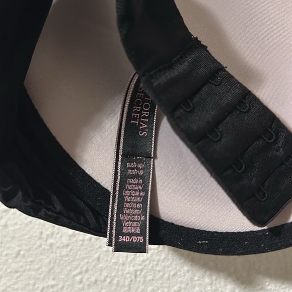 Victoria Secret Push Up Bra - Picture 7 of 9